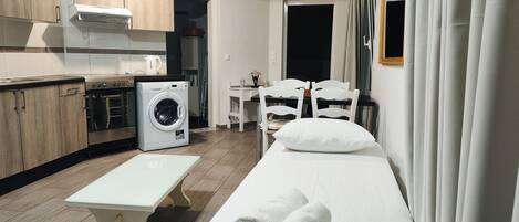 Appartement Deluxe, rez-de-chaussée | 1 chambre, fer et planche à repasser