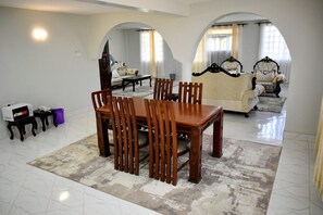 Desk, laptop workspace, blackout drapes, free WiFi - Elboran Resort and spa (Isiolo)