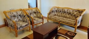 تناول الطعام داخل الغرفة