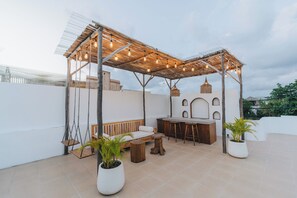 Villa – deluxe, bakgårdsutsikt | Terrasse/patio