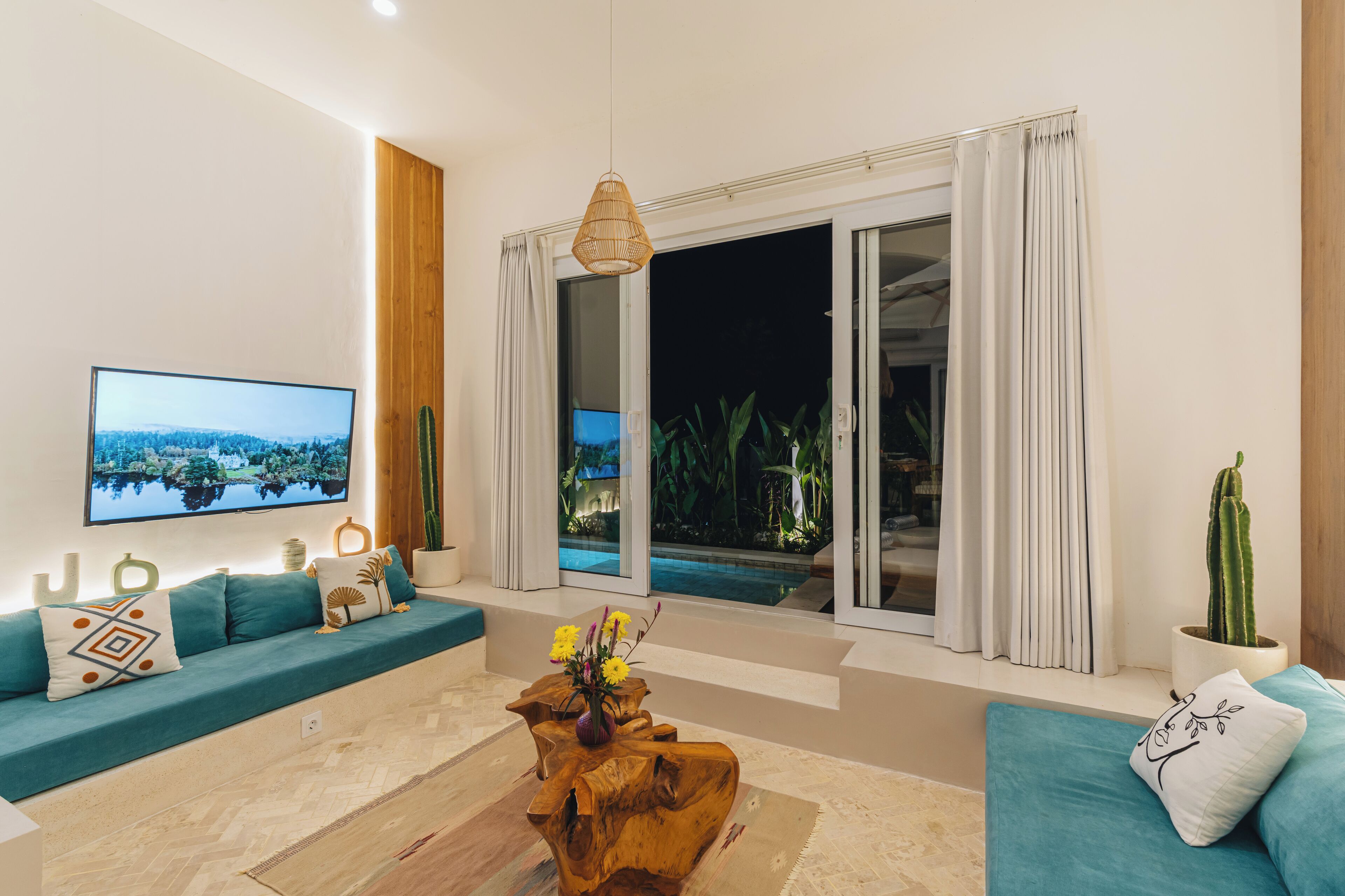 Deluxe Villa, Courtyard View | Living area