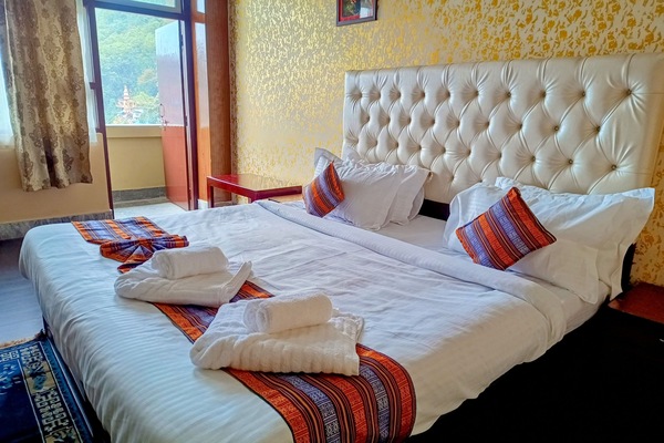 Deluxe Double Room, Balcony, Mountain View | Laptop workspace, blackout drapes, free WiFi
