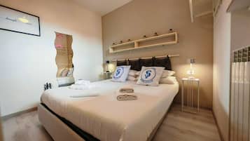 Tabla de planchar con plancha, wifi gratis, ropa de cama