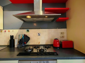 Fridge, microwave, oven, coffee/tea maker