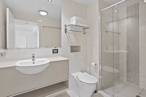 Shower, hair dryer, towels