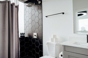 Hårføner og håndklær