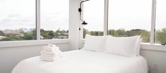 Capitol View Escape – Sleek 2BR/2BA in the Heart of Downtown