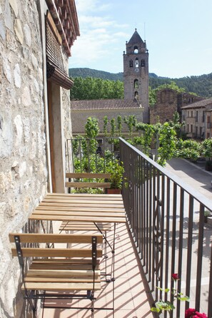 Outdoor dining - La Plaçeta - Sant Llorenç de la Muga (Sant Llorenç de la Muga)