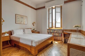 Comfort Apartment, City View | Living area | 32-inch LED TV with digital channels