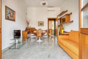 Living area - JOIVY Captivating flat with balcony (Milan)