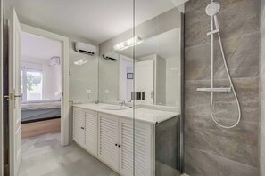 Shower, hair dryer, towels, toilet paper