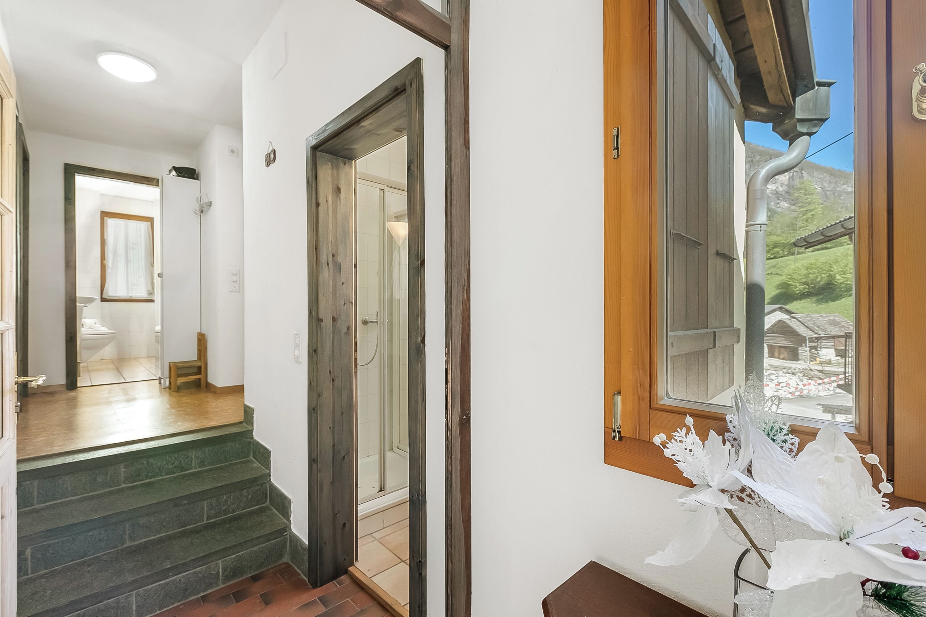 Familienapartment, Mehrere Schlafzimmer, 2 Bäder, Bergseite (Casa Andy 2 Val Lavizzara) | Innenbereich