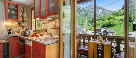 Frigorífic, microones, forn i placa de cuina