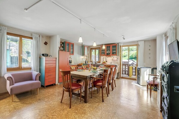 Family Apartment, Multiple Bedrooms, 2 Bathrooms, Mountainside (Casa Andy 2 Val Lavizzara) | Dining - Casa Andy 2 Val Lavizzara (Lavizzara)