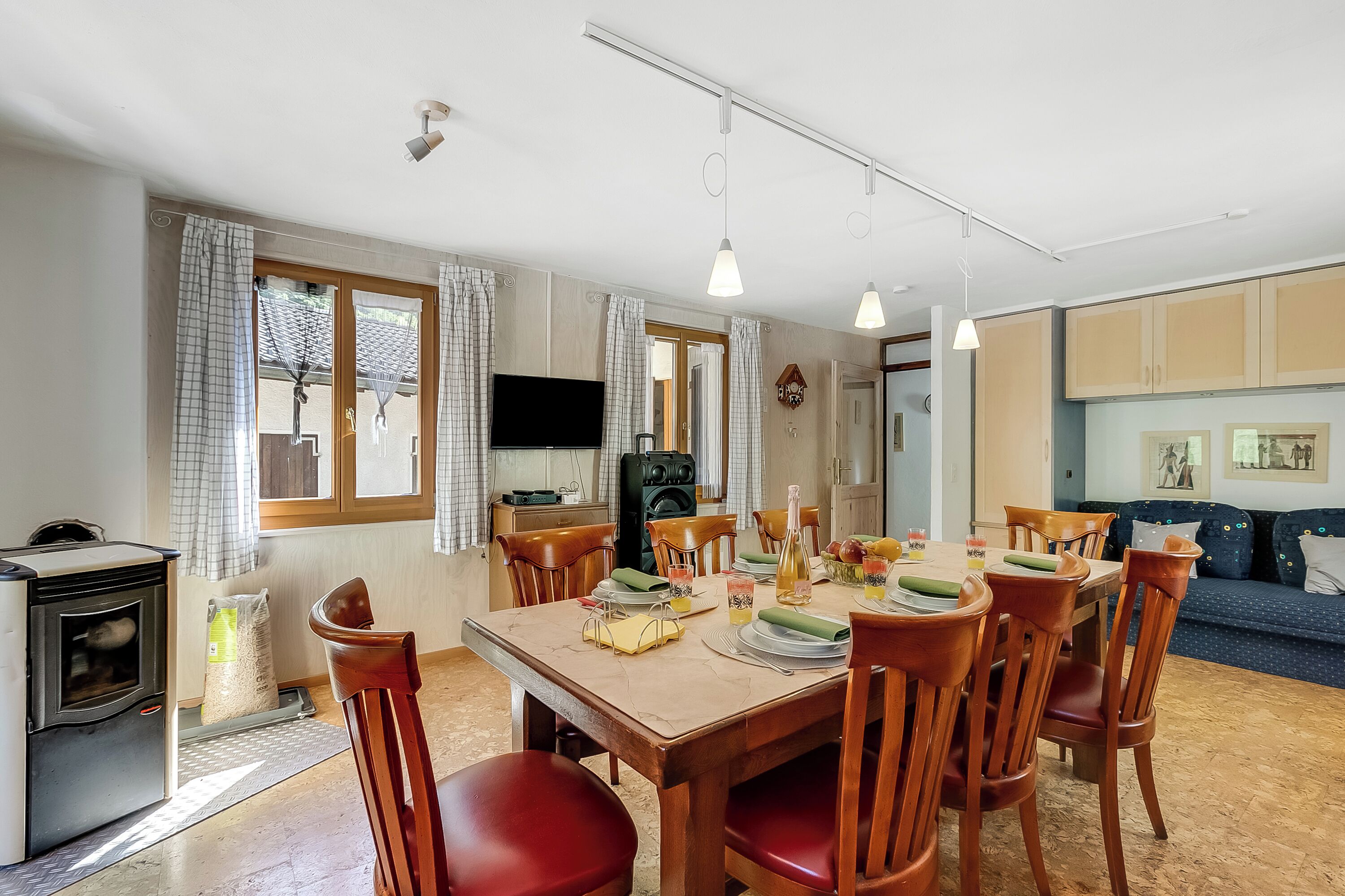 Family Apartment, Multiple Bedrooms, 2 Bathrooms, Mountainside (Casa Andy 1 Val Lavizzara) | Dining