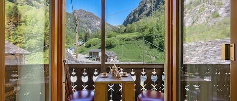 Appartement Familial, plusieurs chambres, 2 salles de bains (Casa Andy 1 Val Lavizzara) | Restauration