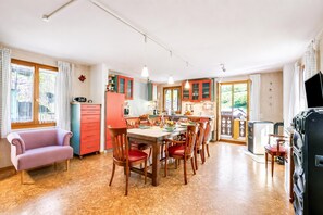 Perhehuoneisto, 1 makuuhuone, 2 kylpyhuonetta (Casa Andy 1 Val Lavizzara with Views) | Ruokailu