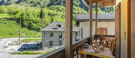 家庭公寓, 多間臥室, 2 間浴室, 山間 (Casa Andy 1 Val Lavizzara) | 陽台