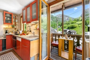 Perhehuoneisto, 1 makuuhuone, 2 kylpyhuonetta (Casa Andy 1 Val Lavizzara with Views) | Yksityinen keittiö