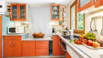 Family Apartment, 1 Bedroom, 2 Bathrooms, Mountainside (Casa Andy 1 Val Lavizzara with Views) | Private kitchen