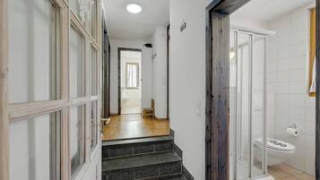 Family Apartment, Multiple Bedrooms, 2 Bathrooms, Mountainside (Casa Andy 1 Val Lavizzara) | Bathroom | Shower, hair dryer, towels, soap