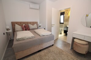 4 makuuhuonetta, silitysrauta/-lauta, ilmainen Wi-Fi, vuodevaatteet