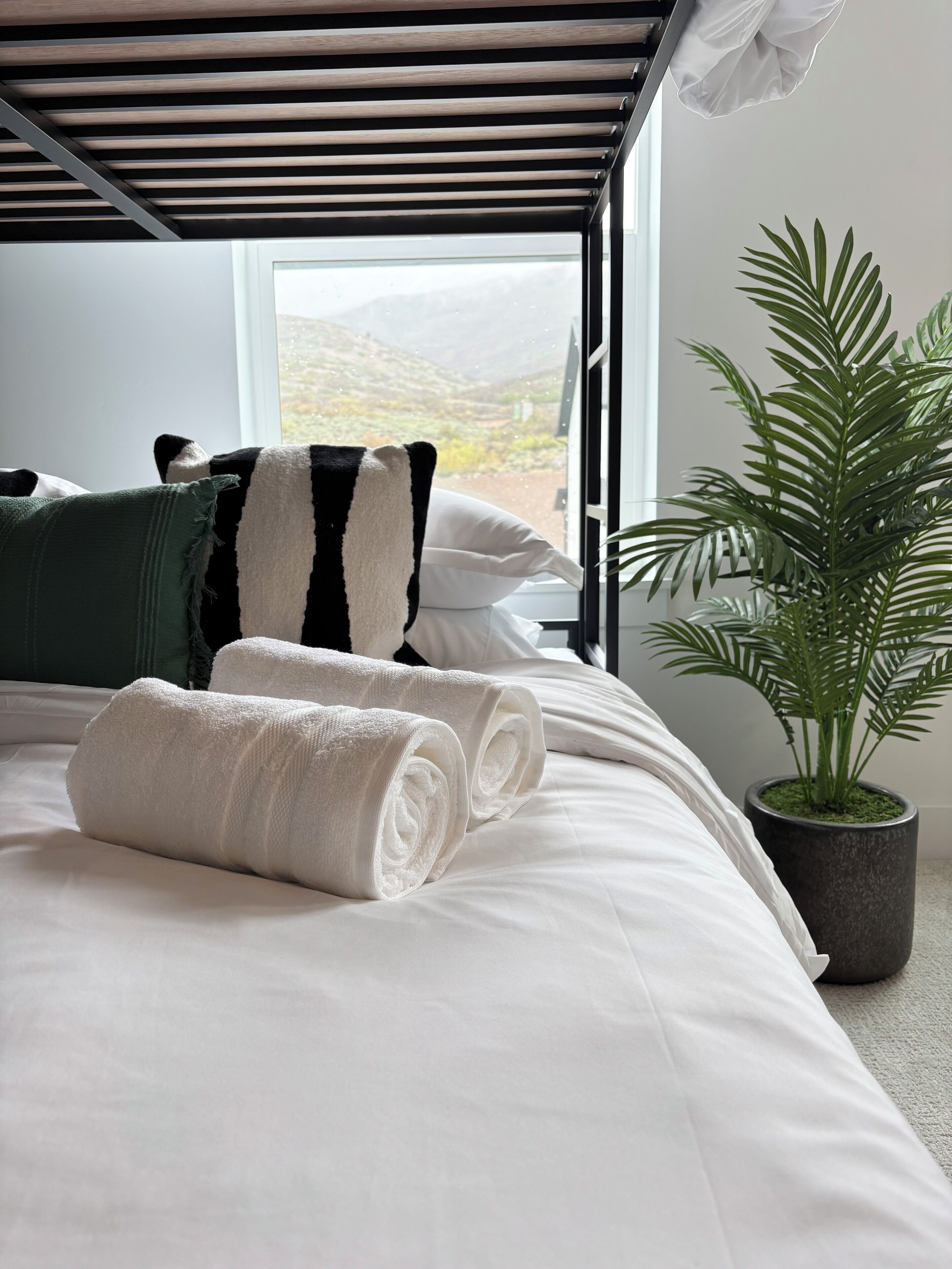 4 bedrooms, desk, iron/ironing board, free WiFi