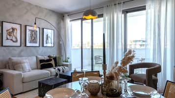 Luna | In-room dining
