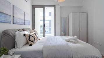 Moonlight | Premium bedding, individually decorated, individually furnished