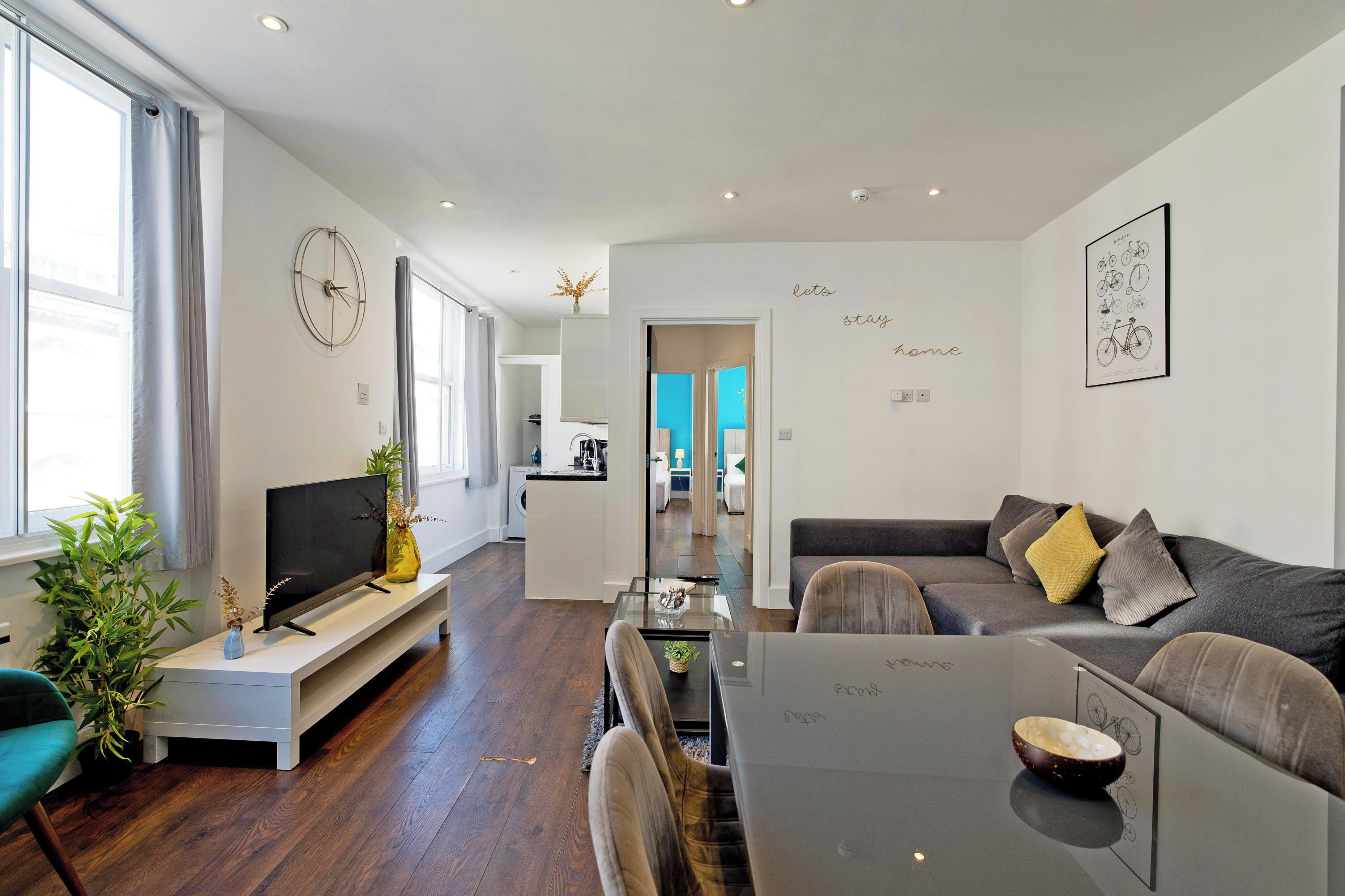 Leilighet, 2 soverom | Oppholdsområde | Flatskjerm-TV