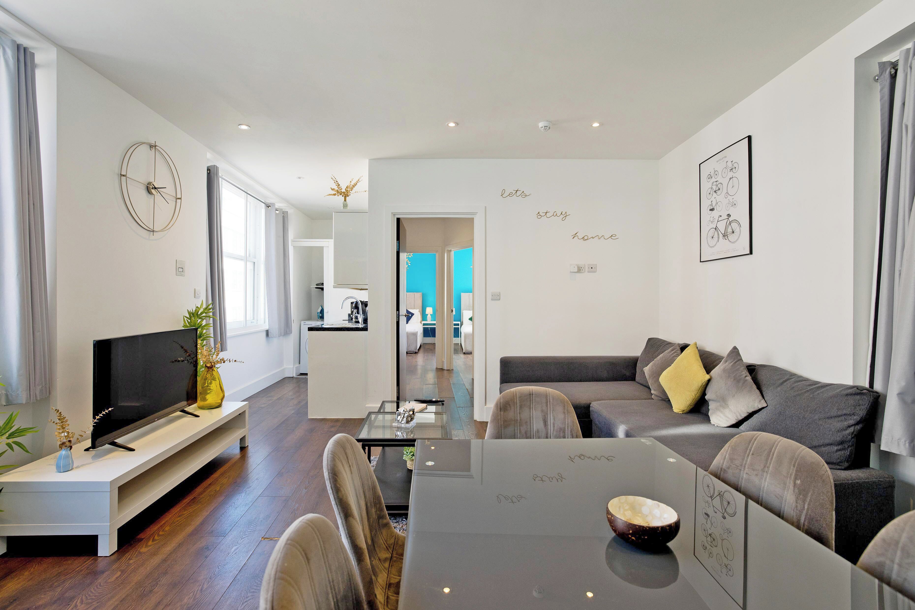 Appartement, 2 slaapkamers | Woonruimte | Flatscreentelevisie