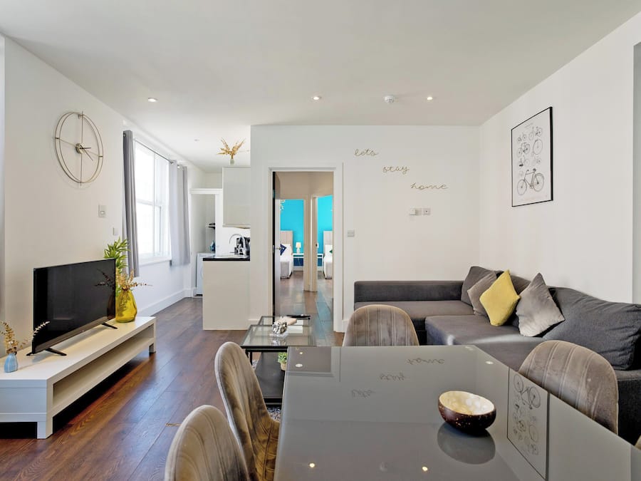 Leilighet, 2 soverom | Oppholdsområde | Flatskjerm-TV