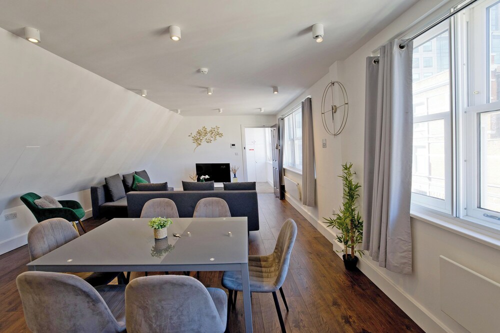 Imperial Middlesex Street Apartments photo 4