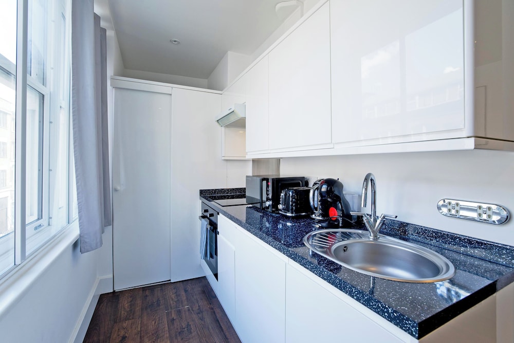 Imperial Middlesex Street Apartments photo 8