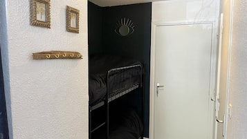 1 habitación y ropa de cama