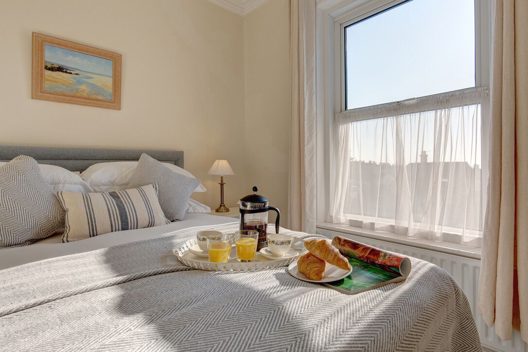 5 chambres, fer et planche à repasser, Wi-Fi, draps fournis