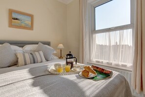 5 عدّة غرف نوم ومكواة/لوح كي وواي فاي وملاءات أسرّة