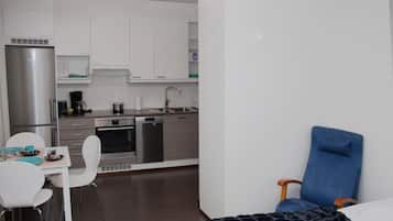 Comfort-Studio, 1 Queen-Bett, Blick auf den Innenhof | Schallisolierte Zimmer, Bügeleisen/Bügelbrett, kostenloses WLAN
