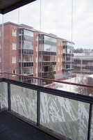 Comfort Studio, 1 Queen Bed, Courtyard View | Terrace/patio