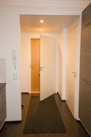 Estudio Confort, 1 cama de matrimonio, vistas al patio | Sistema de insonorización, tabla de planchar con plancha, wifi gratis