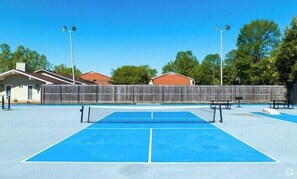 Sports court - Northtown Apartments 12H I Comfy 2 Bed 2 Bath (Jackson)