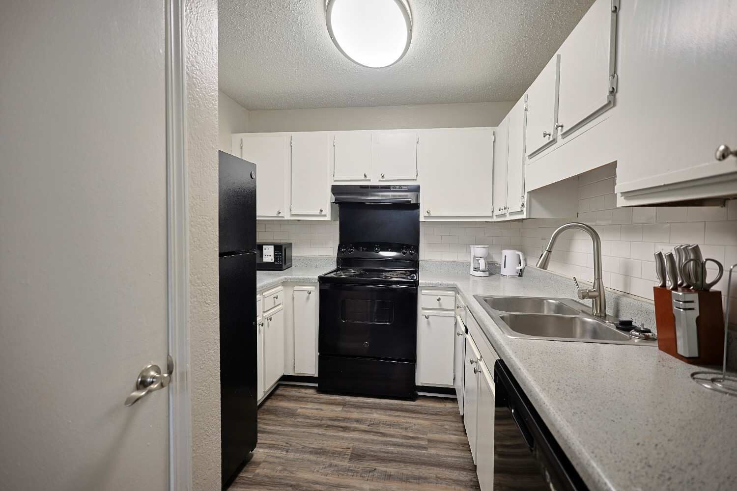 Frigorífic, microones, forn i placa de cuina 