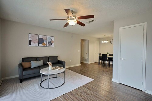 Northtown Apartments 4B I Comfy 2 Bed 2 Bath