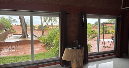 Rocky's Beach Stay