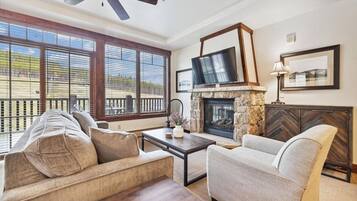 Condo (Luxury Crystal Peak Lodge 2 Bedroom C) | Phòng khách