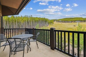 Condo (Luxury Crystal Peak Lodge 2 Bedroom C) | Balcony