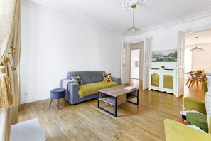 TV connectée de 40 pouces avec chaînes par satellite