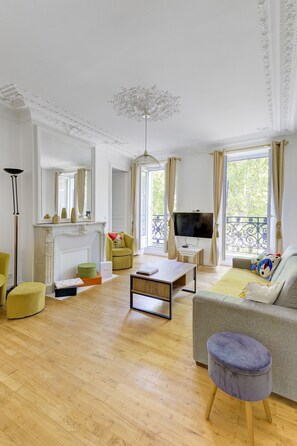 TV connectée de 40 pouces avec chaînes par satellite