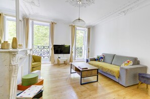 En 40-tommers smart-TV med Parabol-TV