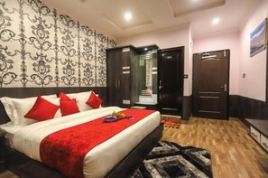 Premium Double Room | In-room safe, soundproofing, free WiFi, bed sheets - Hotel IN Hills Valley Dharmshala (Dharamshala)
